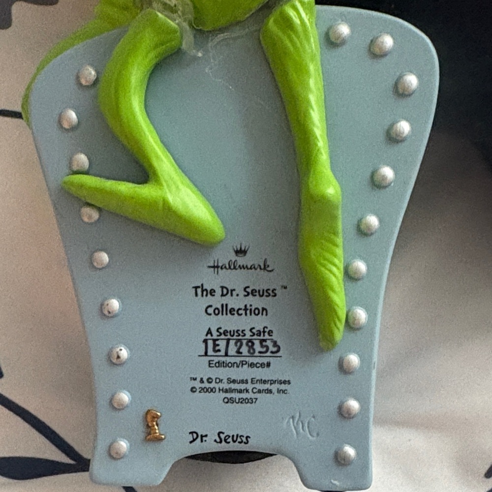 Hallmark Grinch coin bank Holiday Decor in Green and Blue - Picture 5 of 7